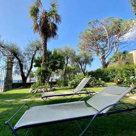 Casa Vacanze Gabbianella Villa Con Giardino Lungolago Maderno Toscolano Maderno Exterior photo